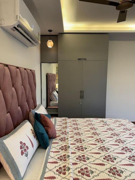 Karvah A Modern Studio In Central Apartment *